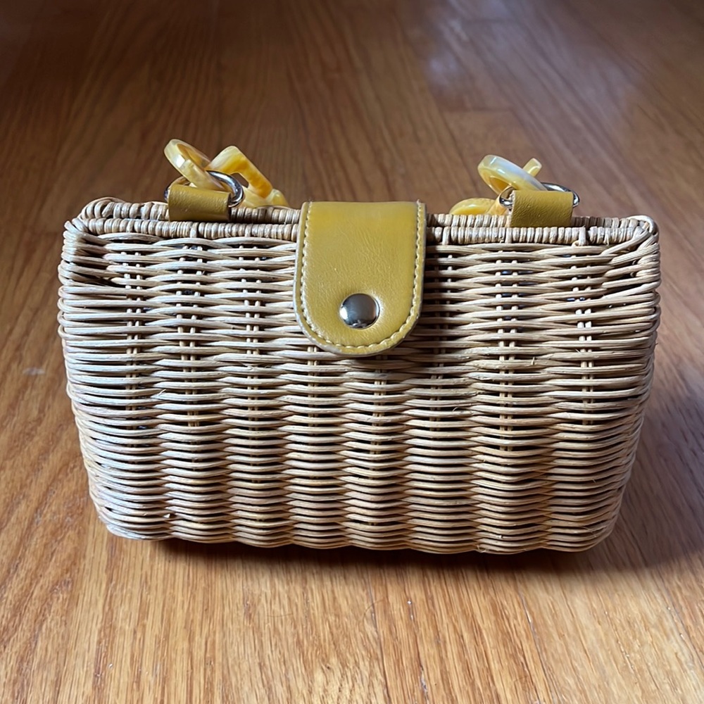 BTB Los Angeles Clutch